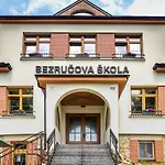 Bezrucova Skola بيت ضيافة