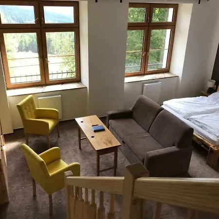 게스트하우스 Bezrucova Skola Staré Hamry